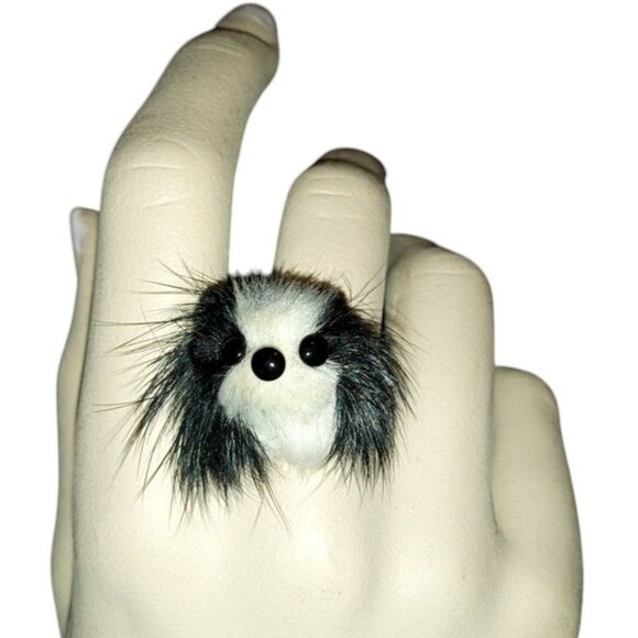 VINTAGE Black White Furry Dog Ring Faux Fur Silver Tone Size Adjustable Size 7 - Picture 2 of 8